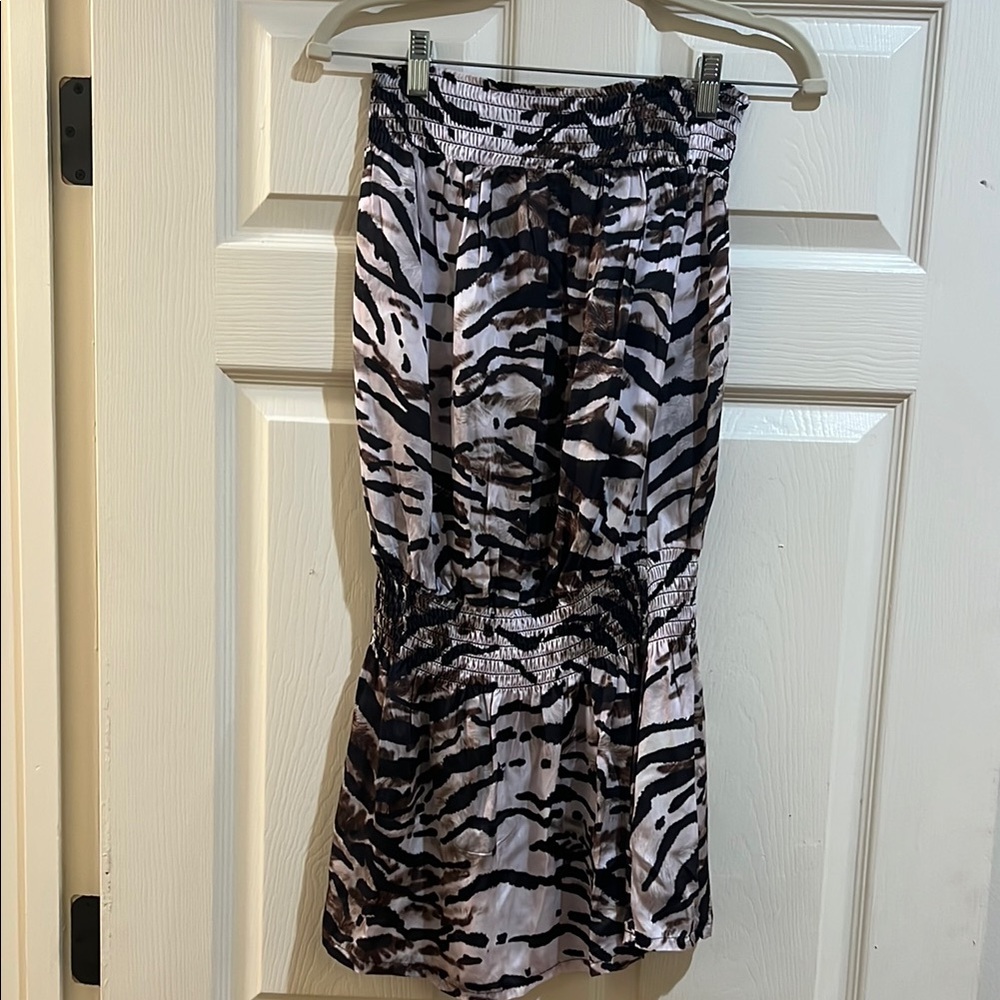 Elegant Black dress with Flowing Silhouette